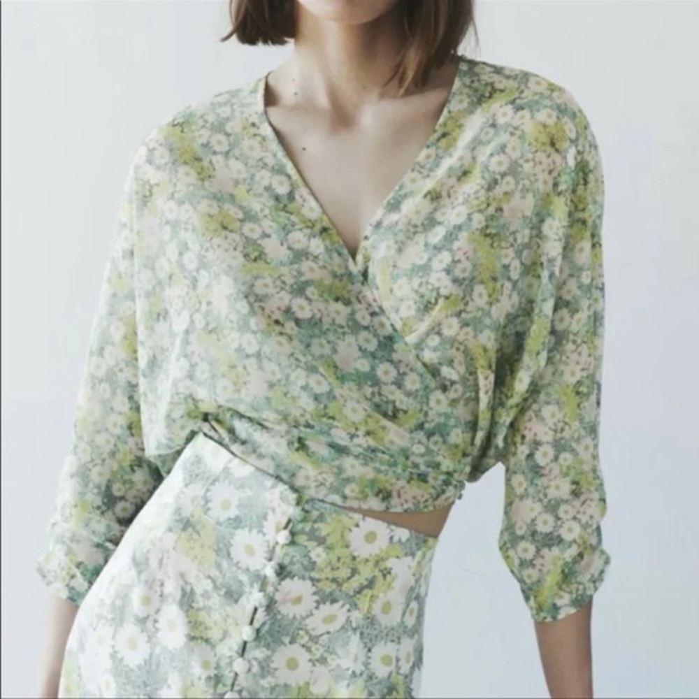Zara Ditsy Floral Print Blouse Sz XL Cropped Wrap 3/4  Sleeve Tie Waist V Neck